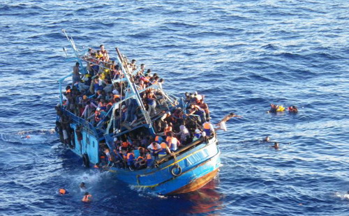 Trong năm nay, việc hàng triệu người di cư, trong đó có nhiều người đến từ Syria, đã khiến hệ thống kiểm soát biên giới của khối Schengen gặp khó - Ảnh: MariTimesNews.<br>