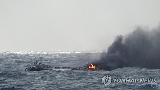 6 thuyền viên là người Việt Nam mất tích trong vụ cháy tàu cá ở Hàn Quốc. Ảnh - Yonhap News. 