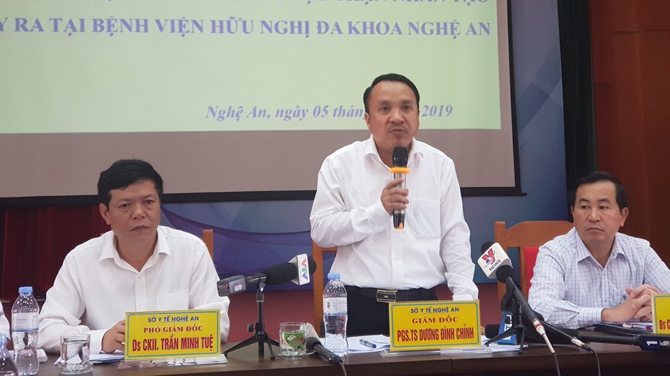 PGS.TS Dương Đình Chỉnh, Giám đốc Sở Y tế Nghệ An chủ trì buổi họp báo. Ảnh - Bộ Y tế. 

