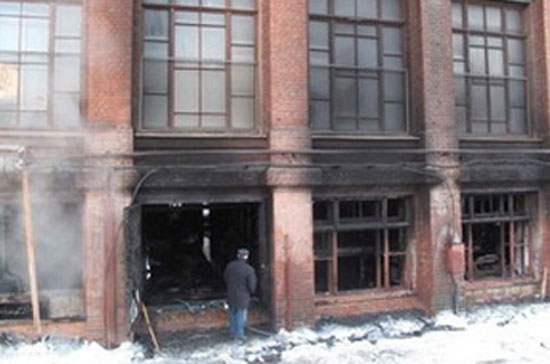 Hiện trường vụ cháy xưởng may tại Nga khiến 4 người Việt Nam thiệt mạng - Ảnh: TTXVN.