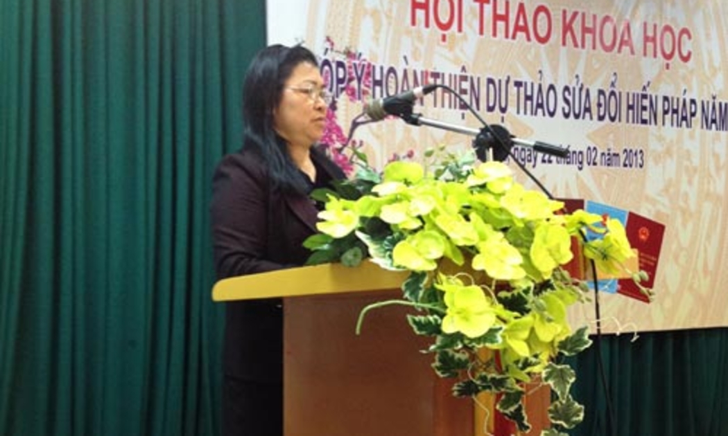 TS. Nguyễn Thị Hồi trình bày tham luận tại hội thảo - Ảnh: N.H.<br>