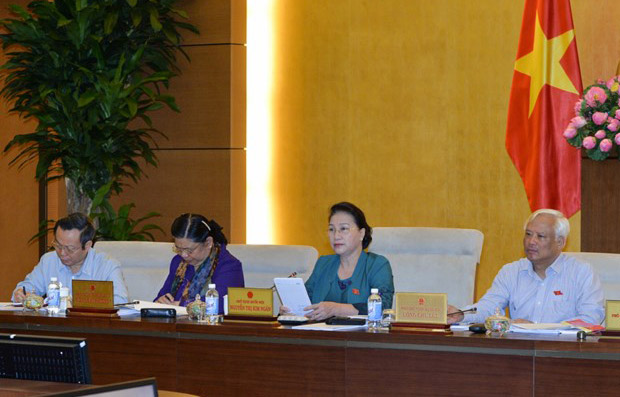 <div style="font-family: 'Times New Roman'; font-size: 15px;"><span style="font-size: 11pt;">Chủ tịch Quốc hội Nguyễn Thị Kim Ngân băn khoăn khi tăng trưởng tín dụng được dự kiến tăng thêm 3%</span></div>