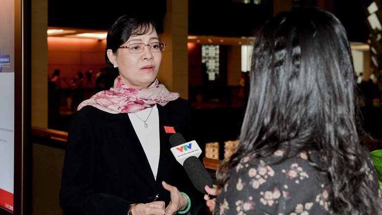 Đại biểu Nguyễn Thị Quyết Tâm bên hành lang Quốc hội.