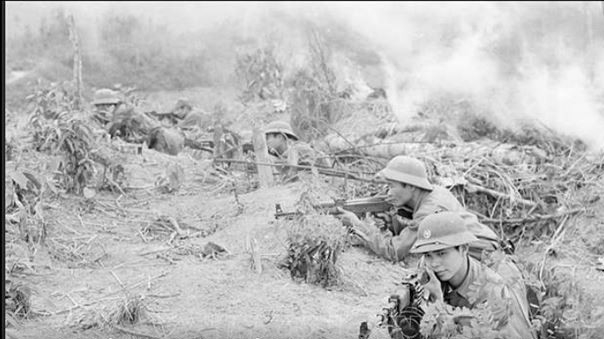 Chiến sỹ Đại hội 2 bộ binh, Tiểu đoàn 1, Đoàn H54 Bộ đội địa phương tỉnh Hoàng Liên Sơn, được tặng Huân chương Chiến công hạng 3 về thành tích dũng cảm,chiến đấu, đánh lui nhiều đợt tất công của địch, giữ vững chốt trên cao điểm 340, thuộc bản Phiệt, huyện Mường Khương, tỉnh Hoàng Liên Sơn (nay thuộc tỉnh Lào Cai). Ảnh: TTXVN.