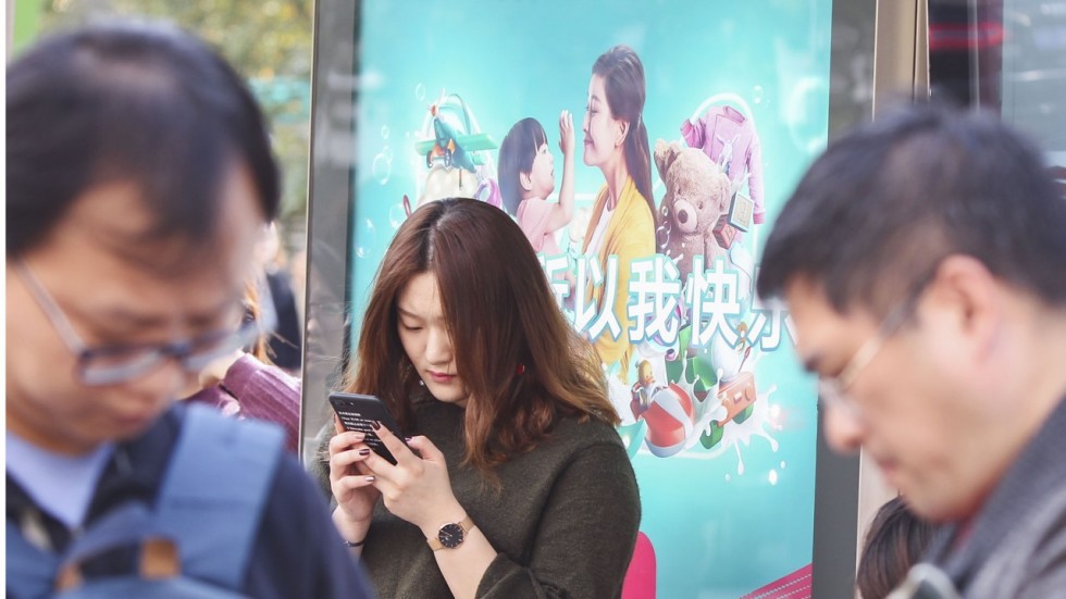 Cả các OTA và các khách sạn cùng phải đối mặt với những đối thủ mạnh như Airbnb, Google và Amazon - Ảnh: China Daily