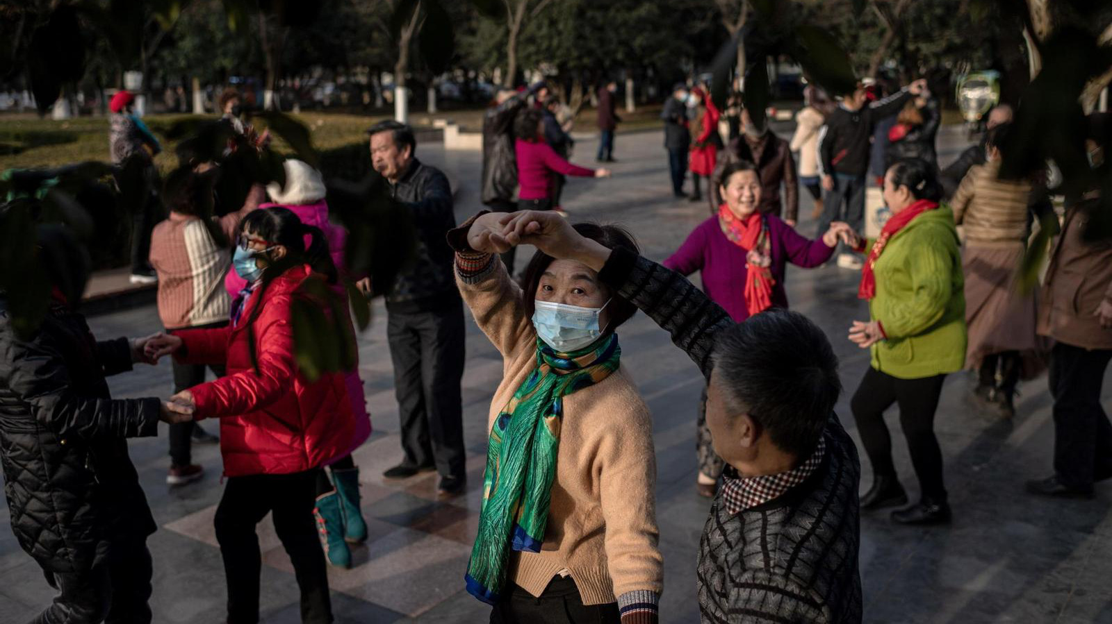 Vào năm 2050, 3 người Trung Quốc sẽ có 1 người cao tuổi - Ảnh: WSJ