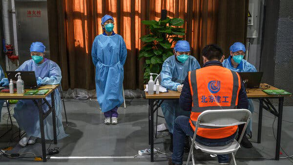 Hình ảnh được chụp tại một trung tâm tiêm chủng tại Bắc Kinh vào tháng trước - Ảnh: Getty Images