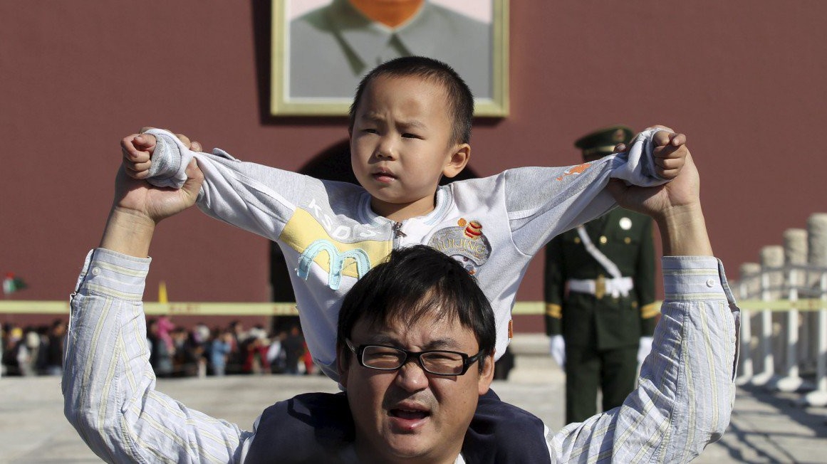 Trung Quốc đang phải chịu những hệ lụy từ chính sách một con áp dụng suốt gần 4 thập kỷ - Ảnh: SCMP.
