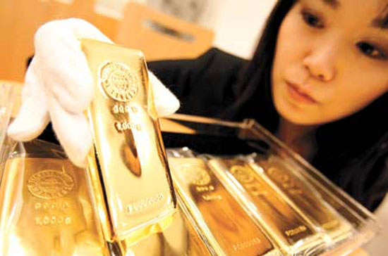 Thị trường chứng khoán Trung Quốc sụt giảm, khiến nhu cầu đầu tư vàng tăng mạnh.