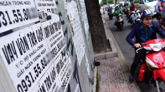 Cho vay tiêu dùng được coi là "đũa thần" đẩy lùi tín dụng đen. Tuy nhiên, sự phát triển ồ ạt cũng kéo theo nhiều hệ luỵ.