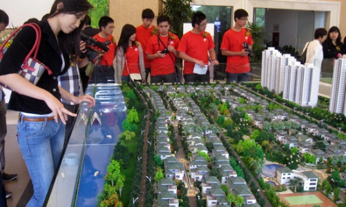 Khi chủ đầu tư bất động sản “nói nhẹ cười duyên”