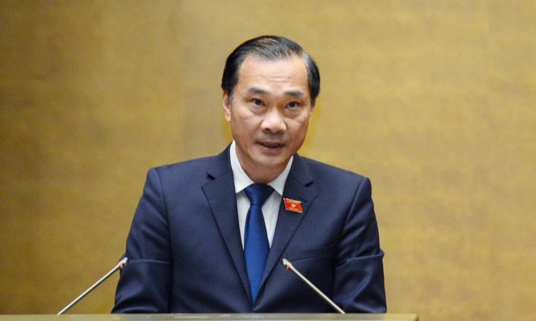 Chủ nhiệm Uỷ ban Kinh tế Vũ Hồng Thanh trình bày báo cáo thẩm tra dự án Luật Chứng khoán (sửa đổi) 