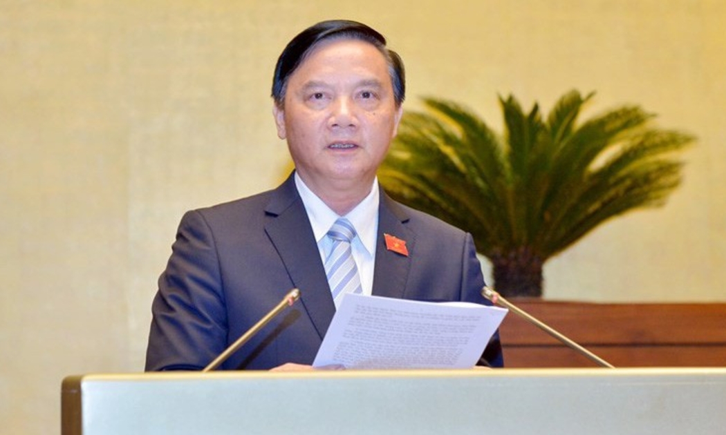 Chủ nhiệm Uỷ ban Pháp luật Nguyễn Khắc Định trình bày báo cáo tiếp thu,giải trình dự thảo luật.