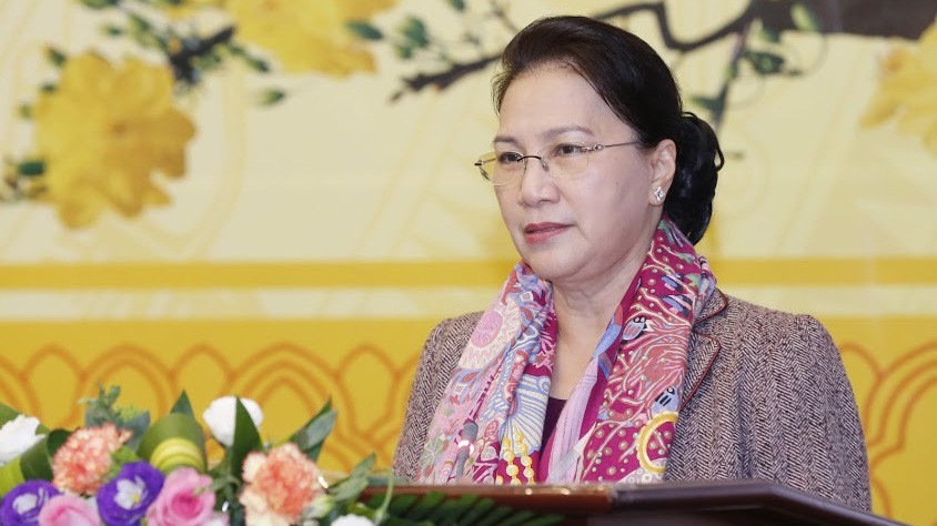 Chủ tịch Quốc hội Nguyễn Thị Kim Ngân trao đổi với báo chí.