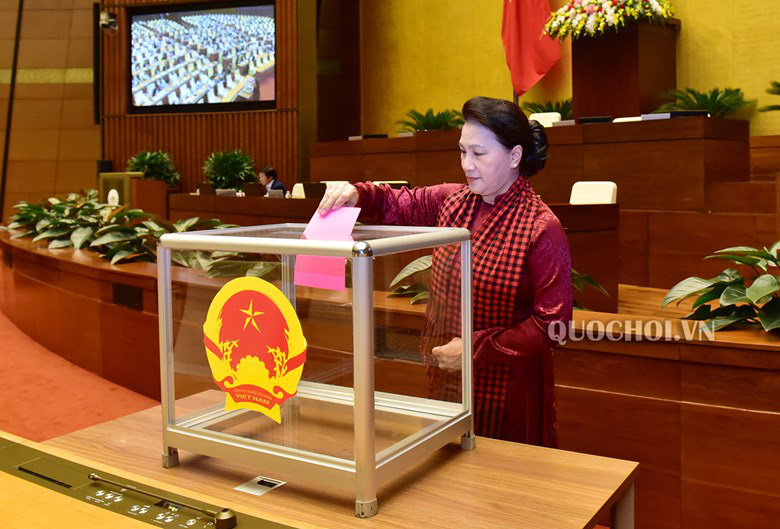 chủ tịch quoc hoi bo phieu