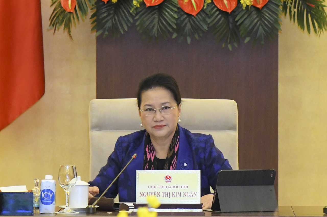 Cho ý kiến tại Phiên thảo luận, Chủ tịch Quốc hội Nguyễn Thị Kim Ngân đề nghị vấn đề này Chính phủ cần xem xét, rà soát theo Luật quản lý nợ công và một số Luật có liên quan để thực hiện - Ảnh: Quochoi.vn