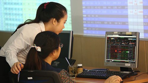 Thị trường chứng khoán được chích "thuốc tăng lực" bằng việc giảm lãi suất