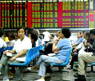 Từ cuối năm ngoái tới nay, chỉ số Shanghai Composite đã giảm mất hơn 50% số điểm.