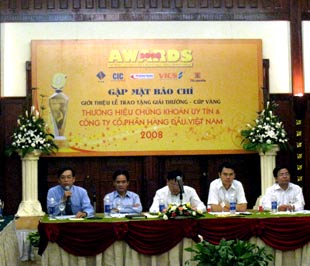 Bắt đầu từ năm nay, giải sẽ được chức thường niên và sẽ mở rộng phạm vi, đối tượng xét giải là các định chế tài chính, ngân hàng – chứng khoán đóng vai trò vai trò trung gian cung cấp các dịch vụ tài chính, chứng khoán,tín dụng cho thị trường và doanh nghiệp.