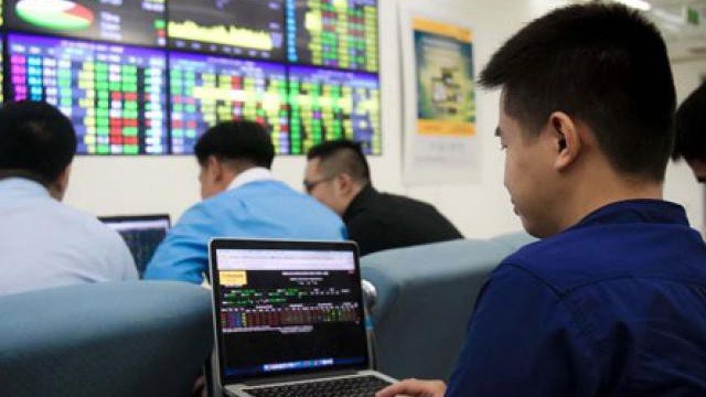 Dòng tiền đang đứng trước cửa thị trường đợi cơ hội.