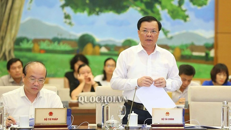 Bộ trưởng Bộ Tài chính Đinh Tiến Dũng phát biểu tại phiên họp 