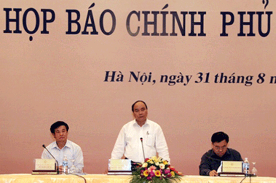 Bộ trưởng - Chủ nhiệm Văn phòng Chính phủ Nguyễn Xuân Phúc phát biểu tại cuộc họp báo - Ảnh: Chinhphu.vn