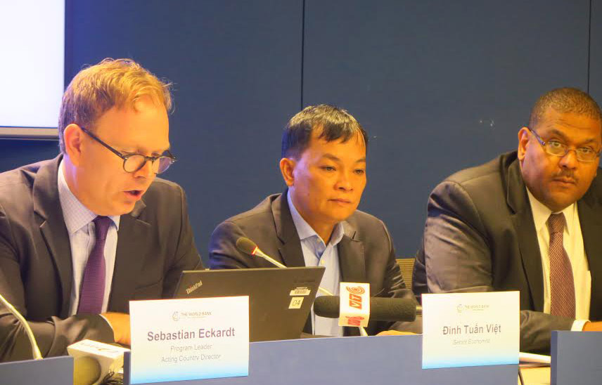 Các chuyên gia của WB tại buổi công bố báo cáo.