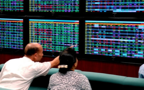 Phần lớn công ty chứng khoán khuyến nghị nhà đầu tư hạn chế giải ngân trong phiên ngày mai.&nbsp;