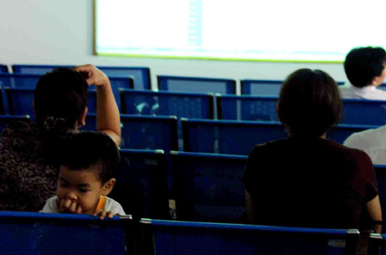 Thanh khoản toàn thị trường cũng như trong từng sóng sáng nay đều rất thấp. Đây có lẽ là kết quả của yếu tố giảm cung nhiều hơn vì thực tế thị trường đều hồi phục nhờ một lực mua không mạnh - Ảnh: Quang Liên.