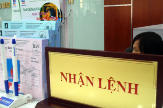 Nhiều cổ phiếu có mức giá cao nhất về cuối phiên, VN-Index đóng cửa ở mức cao nhất là một chuyển động tích cực sáng nay.