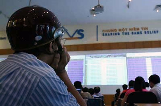 Một bộ phần lớn bên bán có thể cũng bất ngờ trước mức giảm khá mạnh đầu phiên, và phải đến phút thứ 30 của khớp lệnh liên tục hoạt động xả hàng giá thấp mới thực sự lộ diện