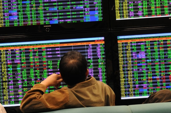 VN-Index cuối ngày vẫn tăng dù chỉ là 0,22%. Khá nhiều cổ phiếu giảm giá nhưng mức giảm không mạnh - Ảnh: Quang Liên.