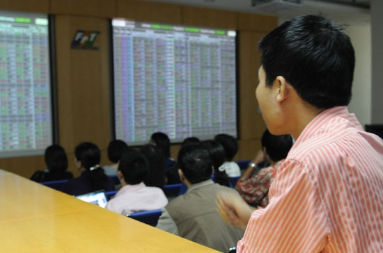 Thanh khoản, hay đúng hơn là khối lượng giao dịch mấy hôm nay đang là vấn đề nảy sinh nhiều nghi ngại - Ảnh: Quang Liên.