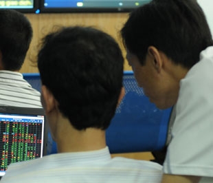 Mặc dù tính về khối lượng phiên này không phải là lớn nhưng giá trị lại rất cao do đa số cổ phiếu đã đạt tới một mặt bằng cao hơn trước - Ảnh: Quang Liên.