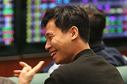 Từ đầu tháng 9 đến nay thị trường có những biến động mạnh và bất ngờ - tạo hấp dẫn để níu kéo dòng tiền ở lại, thường trực chờ cơ hội.