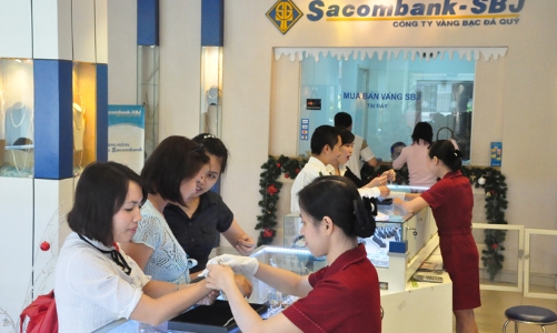 Giá vàng thế giới rẻ hơn trong nước 700.000 đồng/lượng