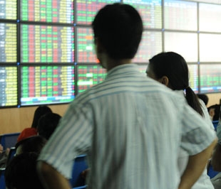 Thêm một phiên giá trị giao dịch trên HOSE dưới mốc 1.000 tỷ đồng. Nguồn tiền vẫn chưa thực sự trở lại dù giá chứng khoán đã giảm mạnh - Ảnh: Quang Liên.