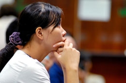 Diễn biến giao dịch tại nhóm blue-chip cuối phiên sáng nay có thể khiến nhiều nhà đầu tư bối rối - Ảnh: VnExpress.