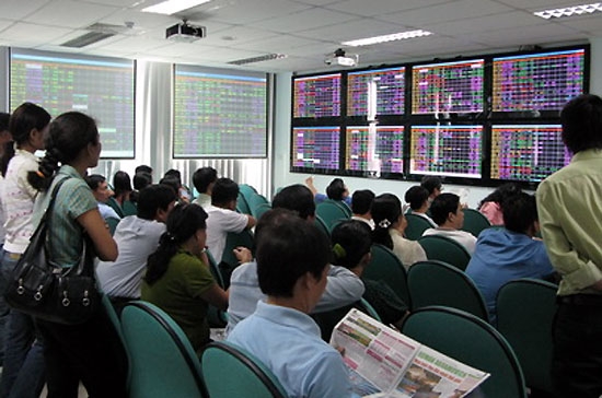 HOSE có một phiên bứt phá mạnh về quy mô; khối lượng tăng tới 61%, giá trị tăng gần 51% so với phiên hôm qua.