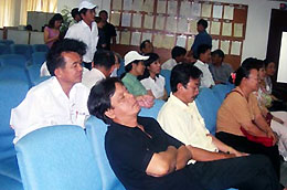 Trên góc độ kỹ  thuật, thị trường vẫn đang trong quá trình tính lũy và có khả năng tiếp tục thử lại mức hỗ trợ quanh mức giá bình quân 20 ngày. Tâm lý ổn định nhưng khó hưng phấn đủ để tạo nên những bứt phá.