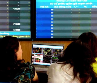 Phiên giao dịch đầu tuần mới ghi nhận sự khởi sắc của nhiều cổ phiếu lớn, tạo sự khác biệt cả về giá và khối lượng so với chuỗi giao dịch không mấy thành công từ đầu tháng 8 - Ảnh: Quang Liên.