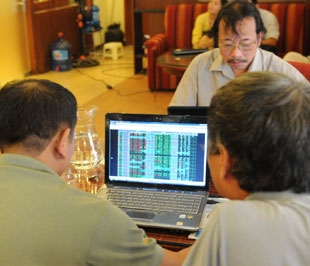 Phiên giao dịch hôm nay cho thấy niềm tin vào khả năng khó giảm sâu vẫn còn rất mạnh - Ảnh: Quang Liên.