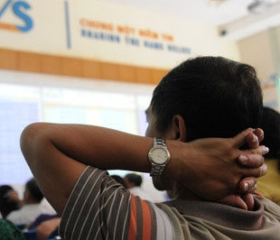 Trước đó, từ tháng 4 - 6/2009, thị trường cũng đón nhận loạt thông tin bán ra của các tổ chức lớn - Ảnh: Quang Liên.