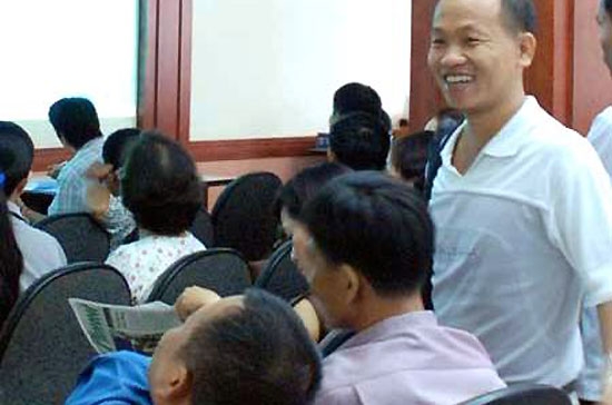 Sự hưng phấn của nhà đầu tư sáng nay được minh họa rõ trên bảng điện, có ở chỉ số, ở loạt mã tăng trần và quy mô giao dịch tăng đột biến.