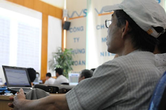 Triển vọng phía trước chưa rõ ràng là một nguyên nhân chính khiến nguồn tiền vào cuộc sụt giảm mạnh phiên sáng nay - Ảnh: Quang Liên.