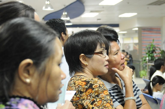 Trong các yếu tố hỗ trợ hiện nay, thông tin đóng cửa các sàn vàng được quan tâm hơn cả. Nhà đầu tư chứng khoán kỳ vọng một phần nguồn tiền ở kênh đầu tư đó chuyển sang, tạo thêm nguồn lực mới - Ảnh: Quang Liên.