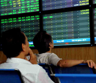 Khối lượng giảm mạnh tại cả hai sàn có thể xem là tín hiệu kìm hàng tích cực sau hai phiên giảm mạnh trước đó - Ảnh: Quang Liên.