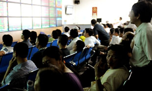 Vốn hỗ trợ lãi suất có chảy vào chứng khoán, bất động sản?