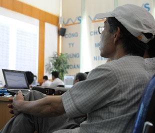 Đã rất lâu rồi thị trường mới chứng kiến phiên giao dịch èo uột như vậy khi quá 2/3 thời gian giao dịch mà lượng tiền mới đạt trên 1.100 tỷ đồng - Ảnh: Quang Liên.