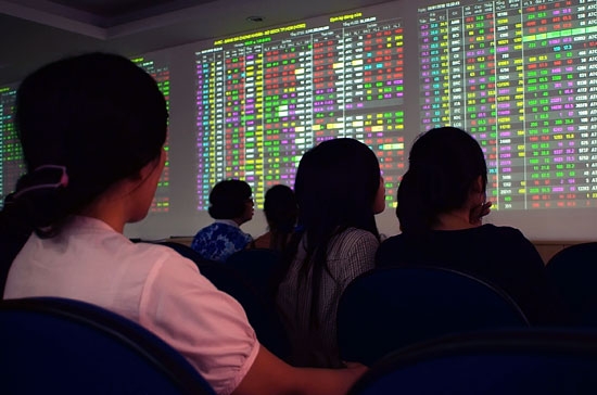 Nếu thống kê đơn giản tỷ trọng giao dịch của đợt 3 so với tổng khối lượng khớp cả phiên ở nhiều mã sẽ rút ra được nhiều thông tin - Ảnh: Quang Liên.